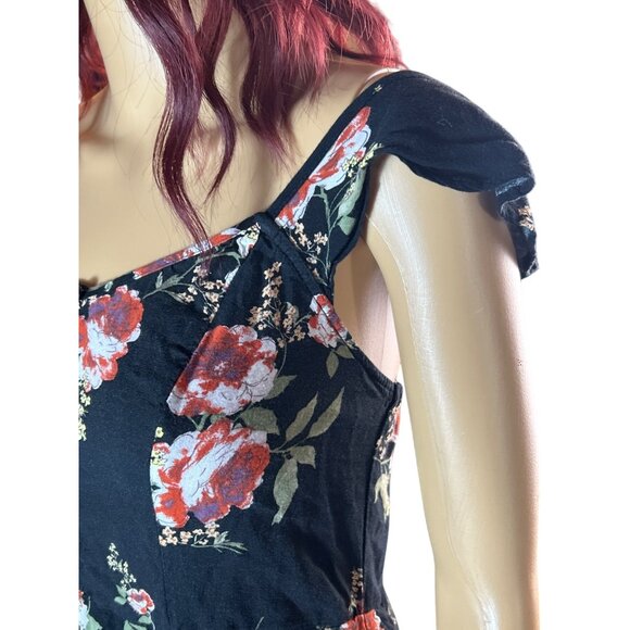 (5 for $25)Ruffled Strap Black Floral Button Front Romper Size Medium - Picture 6 of 6